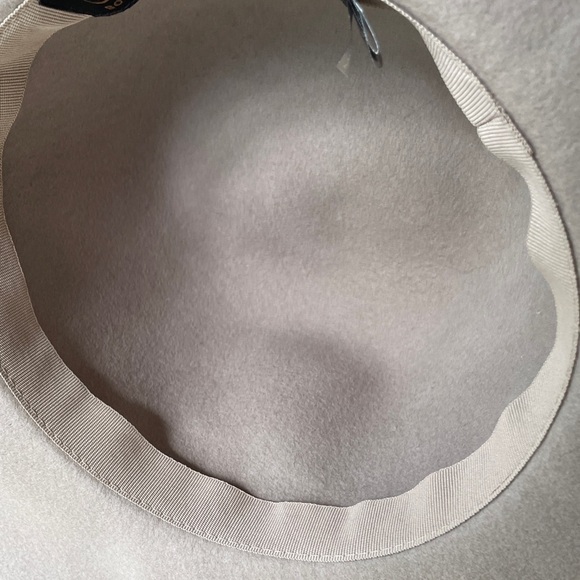 Goorin Bros. Light Tan Felted Wool Ladies Hat, Leather Band, Medium - Picture 5 of 12